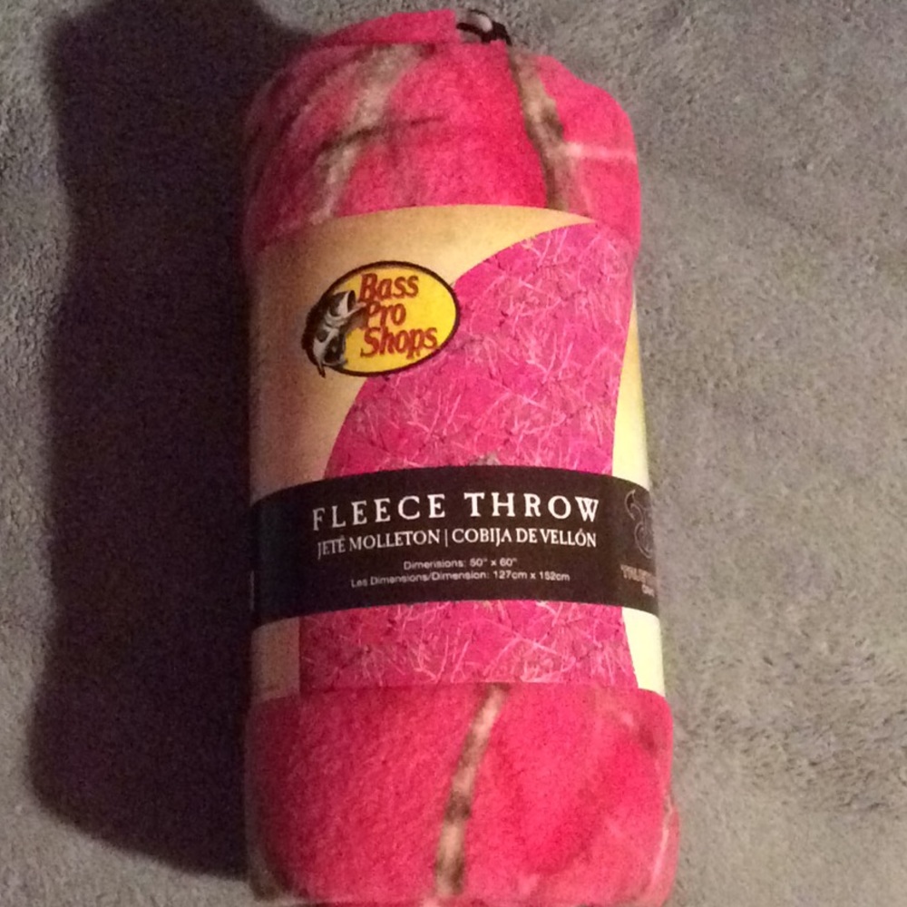 💥FLASH SALE 💥Pink Camo Fleece Throw